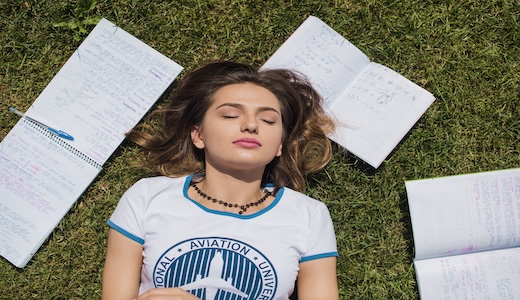 Tecniche di autoipnosi nello studio universitario: massimizza la concentrazione e il rilassamento